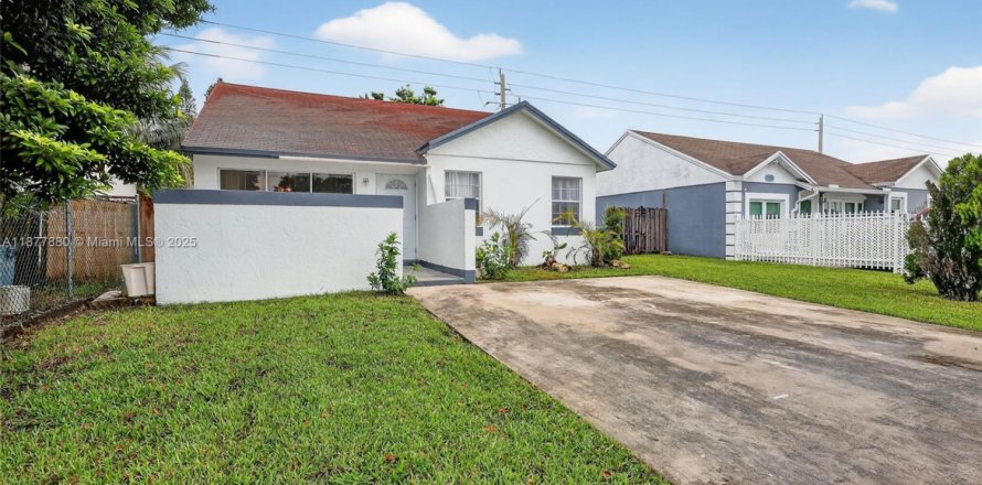 Casa en Miami Gardens, Florida 2 dormitorios, 97.55 m2 № 1920556