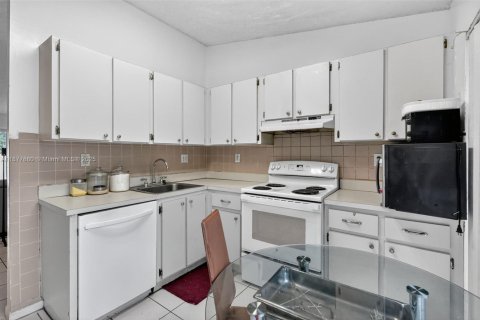 Casa en venta en Miami Gardens, Florida, 2 dormitorios, 97.55 m2 № 1920556 - foto 6