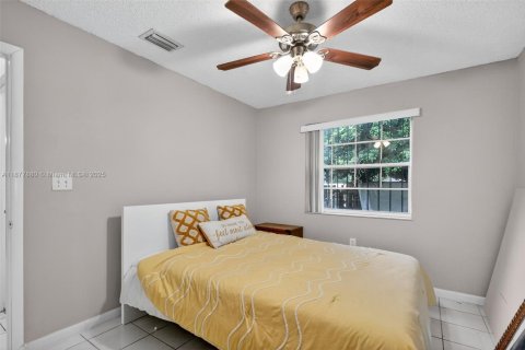Casa en venta en Miami Gardens, Florida, 2 dormitorios, 97.55 m2 № 1920556 - foto 8
