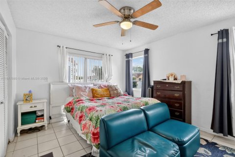 Villa ou maison à vendre à Miami Gardens, Floride: 2 chambres, 97.55 m2 № 1920556 - photo 11