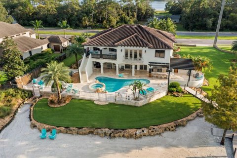 House in Deltona, Florida 4 bedrooms, 399.57 sq.m. № 2207625 - photo 11