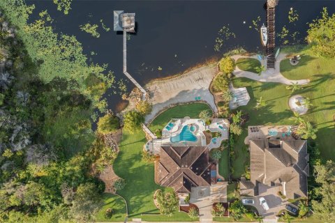 House in Deltona, Florida 4 bedrooms, 399.57 sq.m. № 2207625 - photo 9