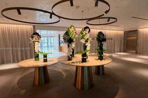 Condominio en alquiler en Miami, Florida, 1 dormitorio, 77.02 m2 № 1989151 - foto 4