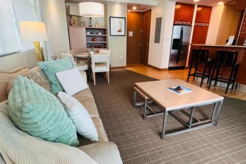Condominio en alquiler en Miami, Florida, 1 dormitorio, 77.02 m2 № 1989151 - foto 10