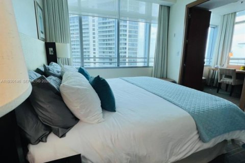 Condominio en alquiler en Miami, Florida, 1 dormitorio, 77.02 m2 № 1989151 - foto 22