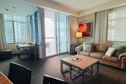 Condominio en alquiler en Miami, Florida, 1 dormitorio, 77.02 m2 № 1989151 - foto 15