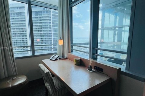 Condominio en alquiler en Miami, Florida, 1 dormitorio, 77.02 m2 № 1989151 - foto 18