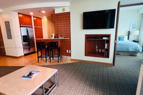 Condominio en alquiler en Miami, Florida, 1 dormitorio, 77.02 m2 № 1989151 - foto 17