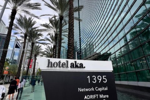 Condominio en alquiler en Miami, Florida, 1 dormitorio, 77.02 m2 № 1989151 - foto 2