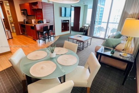 Condominio en alquiler en Miami, Florida, 1 dormitorio, 77.02 m2 № 1989151 - foto 9