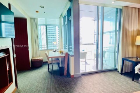 Condominio en alquiler en Miami, Florida, 1 dormitorio, 77.02 m2 № 1989151 - foto 14