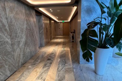 Condominio en alquiler en Miami, Florida, 1 dormitorio, 77.02 m2 № 1989151 - foto 6