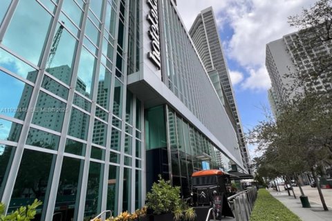 Condominio en alquiler en Miami, Florida, 1 dormitorio, 77.02 m2 № 1989151 - foto 3