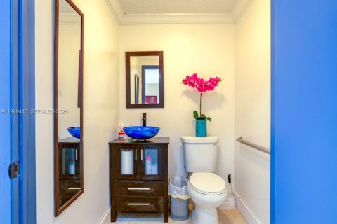 Commercial property in Miami, Florida № 2005179 - photo 7