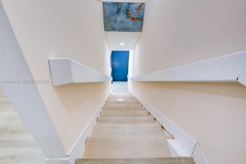 Commercial property in Miami, Florida № 2005179 - photo 15