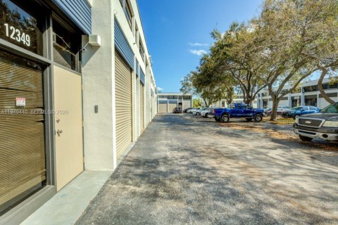 Commercial property in Miami, Florida № 2005179