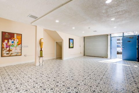 Commercial property in Miami, Florida № 2005179 - photo 4