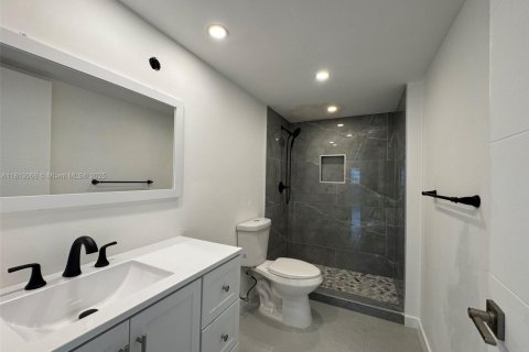 Condo in Miami Gardens, Florida, 2 bedrooms  № 1766289 - photo 9