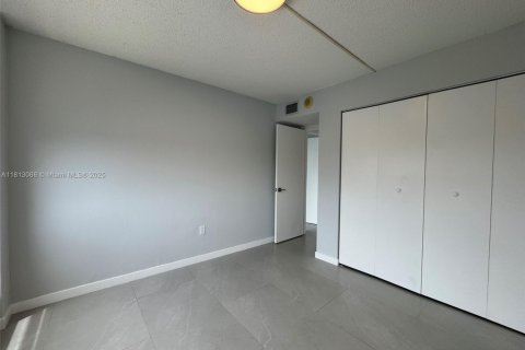 Condo in Miami Gardens, Florida, 2 bedrooms  № 1766289 - photo 8