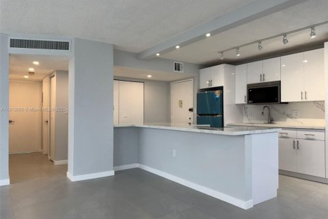 Condo in Miami Gardens, Florida, 2 bedrooms  № 1766289 - photo 1