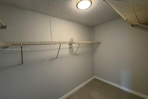 Condo in Miami Gardens, Florida, 2 bedrooms  № 1766289 - photo 6