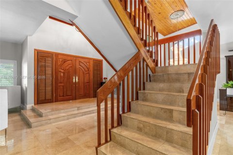 Casa en venta en Miami Lakes, Florida, 5 dormitorios, 396.6 m2 № 2076321 - foto 21