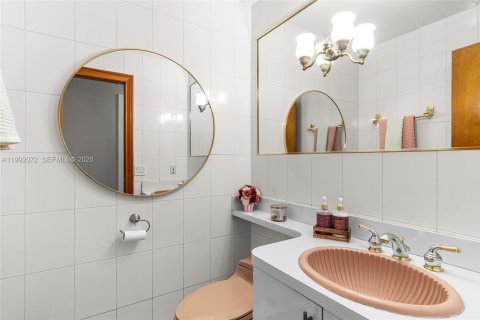 Casa en venta en Miami Lakes, Florida, 5 dormitorios, 396.6 m2 № 2076321 - foto 18