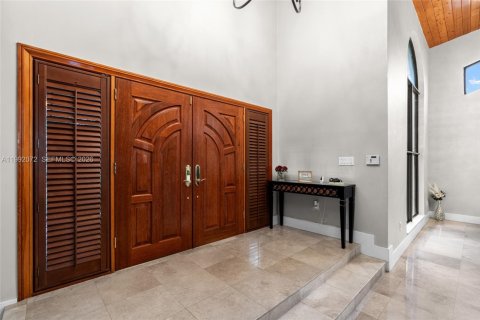 Casa en venta en Miami Lakes, Florida, 5 dormitorios, 396.6 m2 № 2076321 - foto 3