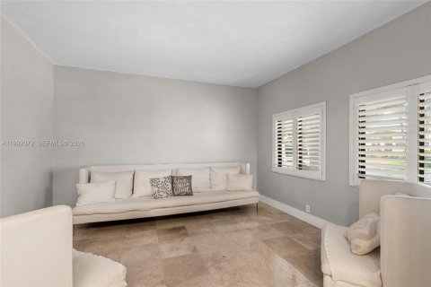 Casa en venta en Miami Lakes, Florida, 5 dormitorios, 396.6 m2 № 2076321 - foto 5