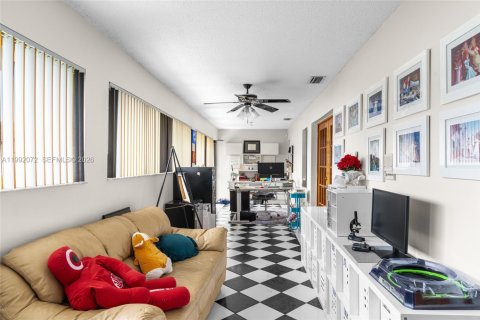 Casa en venta en Miami Lakes, Florida, 5 dormitorios, 396.6 m2 № 2076321 - foto 28