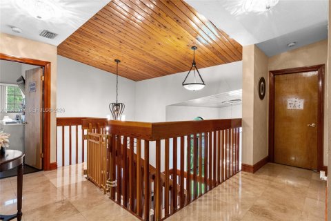 Casa en venta en Miami Lakes, Florida, 5 dormitorios, 396.6 m2 № 2076321 - foto 22