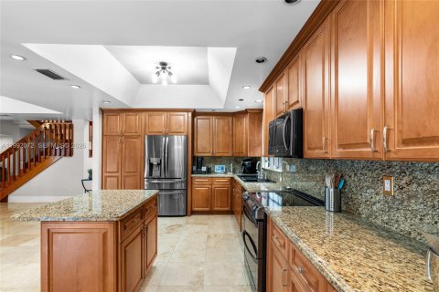 Casa en venta en Miami Lakes, Florida, 5 dormitorios, 396.6 m2 № 2076321 - foto 15