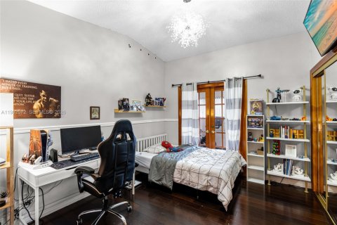 Casa en venta en Miami Lakes, Florida, 5 dormitorios, 396.6 m2 № 2076321 - foto 29