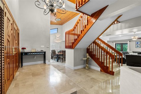 Casa en venta en Miami Lakes, Florida, 5 dormitorios, 396.6 m2 № 2076321 - foto 4