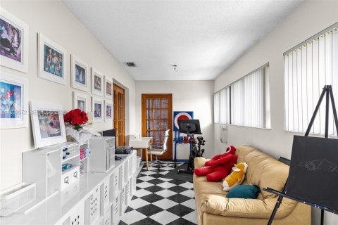 Casa en venta en Miami Lakes, Florida, 5 dormitorios, 396.6 m2 № 2076321 - foto 27