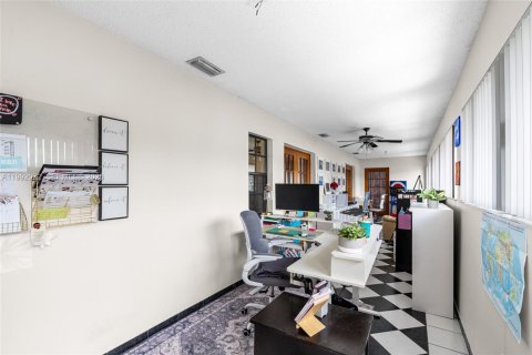 Casa en venta en Miami Lakes, Florida, 5 dormitorios, 396.6 m2 № 2076321 - foto 26