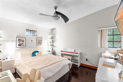 Casa en venta en Miami Lakes, Florida, 5 dormitorios, 396.6 m2 № 2076321 - foto 30