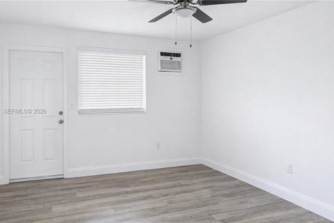 Снять в аренду квартиру в Майами-Бич, Флорида 3 спальни, 92.9м2, № 2046053 - фото 5