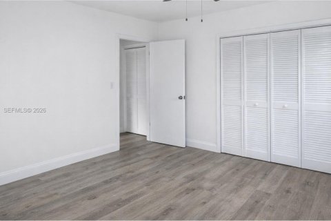 Снять в аренду квартиру в Майами-Бич, Флорида 3 спальни, 92.9м2, № 2046053 - фото 4