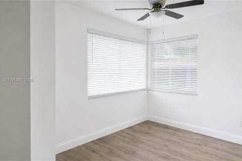 Снять в аренду квартиру в Майами-Бич, Флорида 3 спальни, 92.9м2, № 2046053 - фото 6