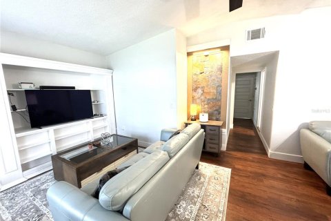 House in Orlando, Florida 3 bedrooms, 111.2 sq.m. № 2111109 - photo 3