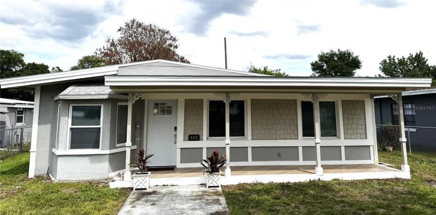 House in Orlando, Florida 3 bedrooms, 111.2 sq.m. № 2111109