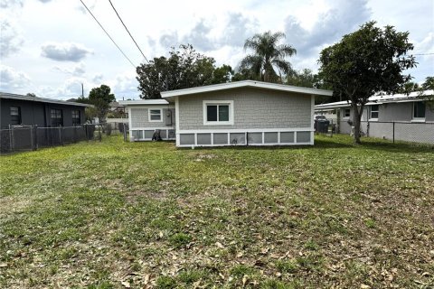 House in Orlando, Florida 3 bedrooms, 111.2 sq.m. № 2111109 - photo 17