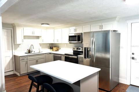 House in Orlando, Florida 3 bedrooms, 111.2 sq.m. № 2111109 - photo 6