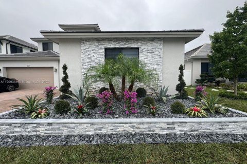 Снять в аренду виллу или дом в Мирамар, Флорида 5 спален, 366.5м2, № 1965146 - фото 2