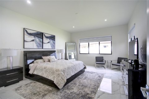 Снять в аренду виллу или дом в Мирамар, Флорида 5 спален, 366.5м2, № 1965146 - фото 10