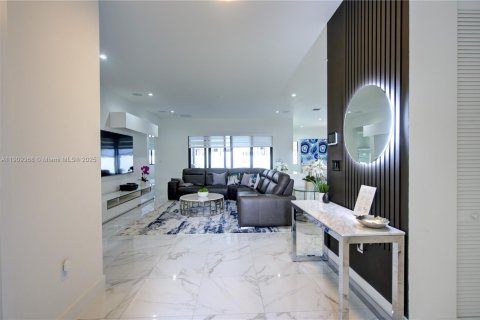 Снять в аренду виллу или дом в Мирамар, Флорида 5 спален, 366.5м2, № 1965146 - фото 3