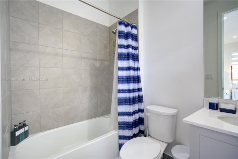 Снять в аренду виллу или дом в Мирамар, Флорида 5 спален, 366.5м2, № 1965146 - фото 23