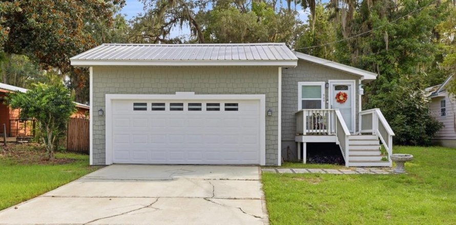 House in Green Cove Springs, Florida 3 bedrooms, 110.37 sq.m. № 2312674