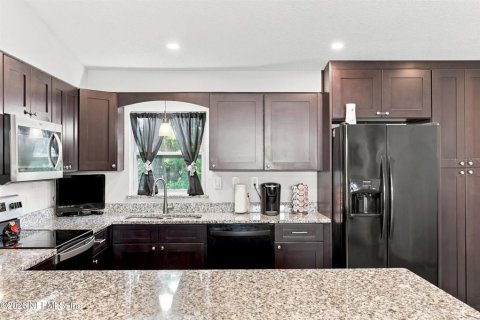 House in Green Cove Springs, Florida 3 bedrooms, 110.37 sq.m. № 2312674 - photo 7